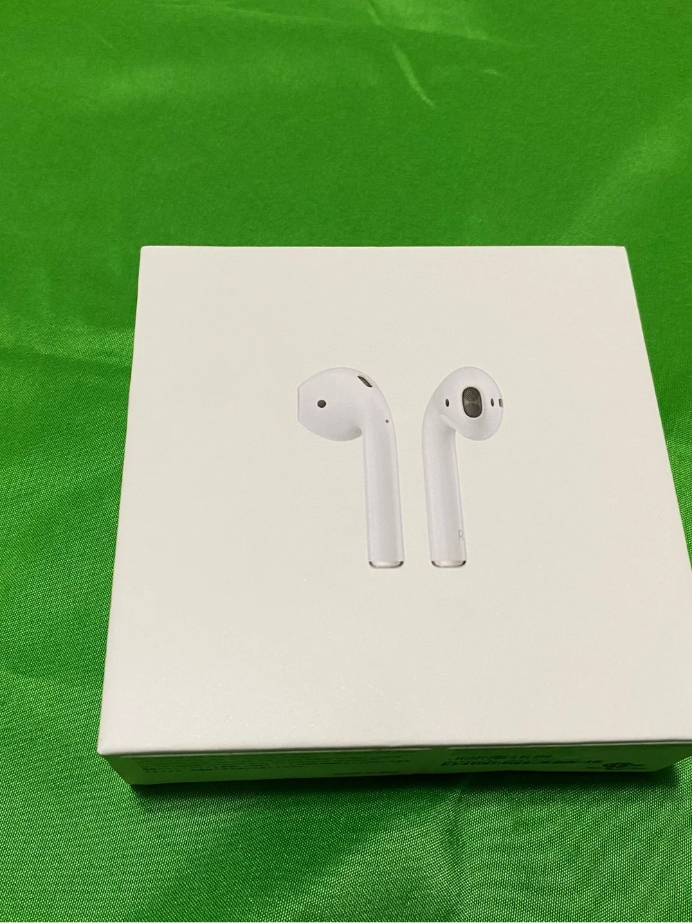 Apple White Wireless Earbuds with Charging Case